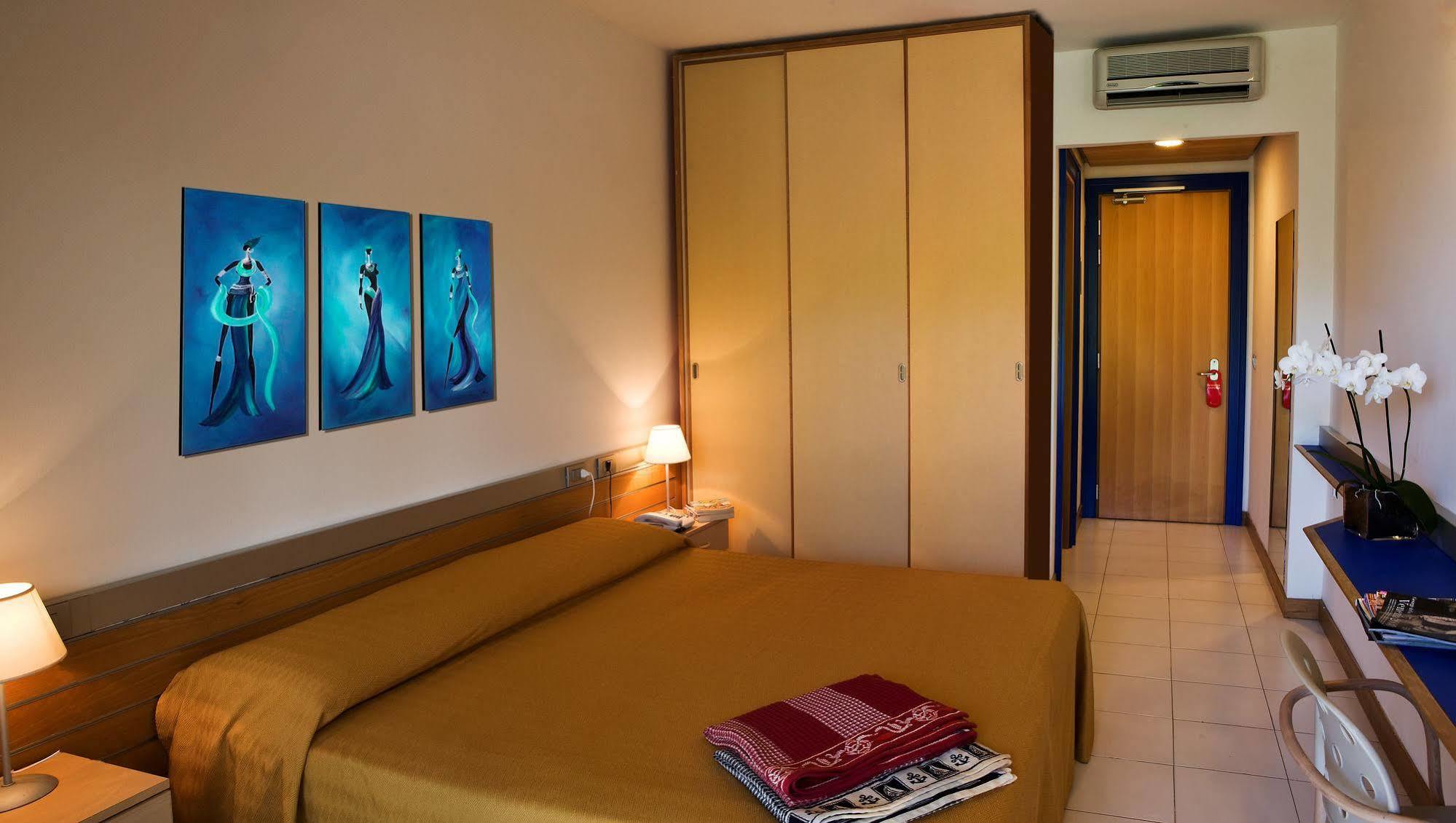 African Beach Hotel-Residence Manfredoine Extérieur photo